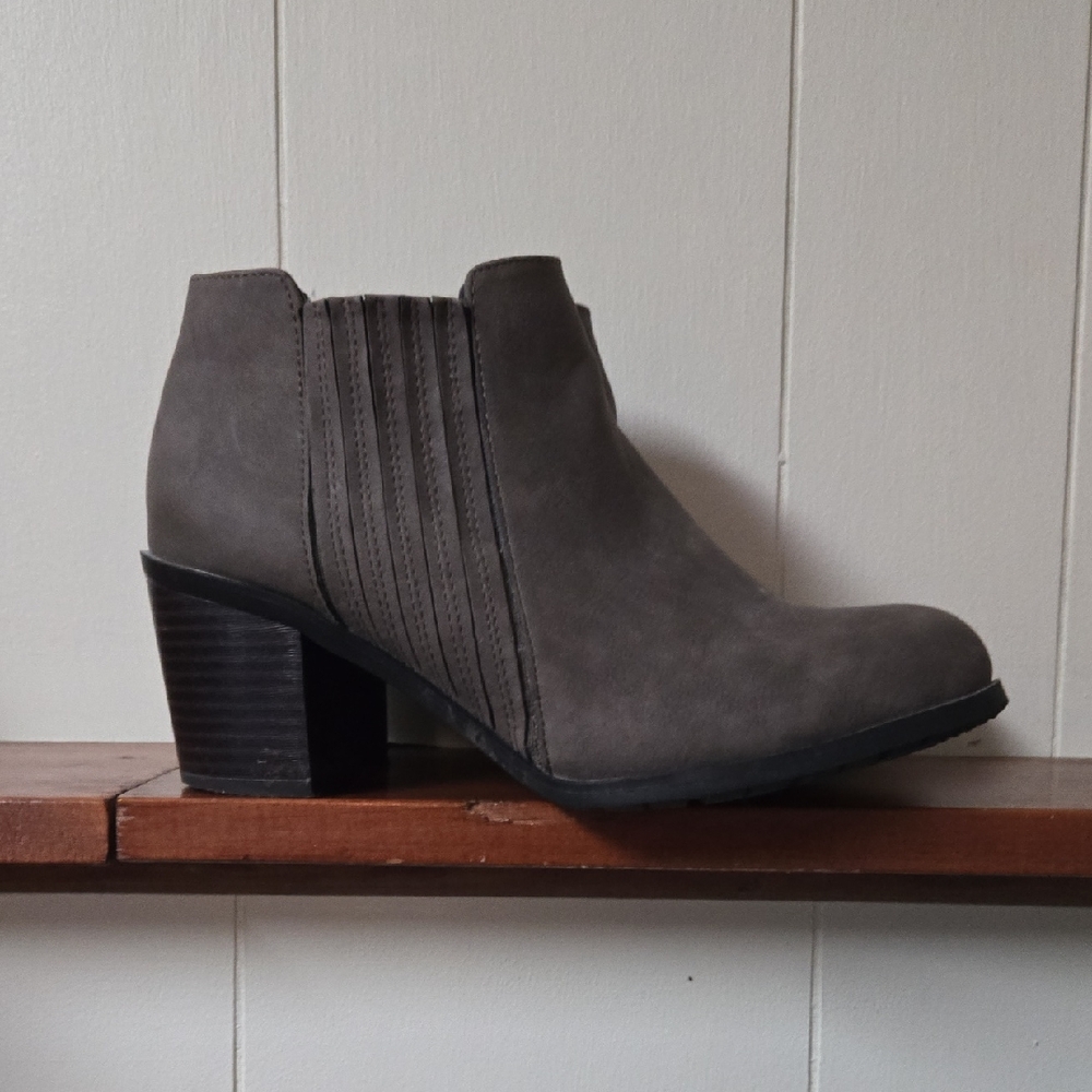 Women's Gray Ankle Boots